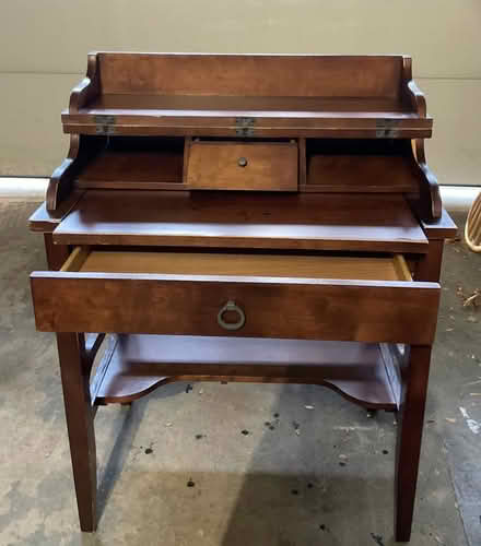 Photo of free Desk (Gurnee near Great America) #4