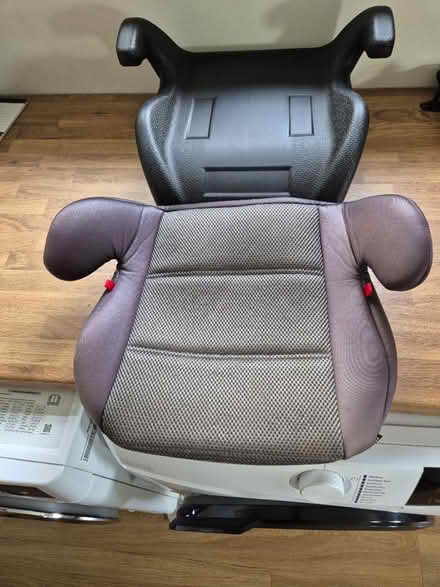 Photo of free Car booster seat (Swindon SN2) #4