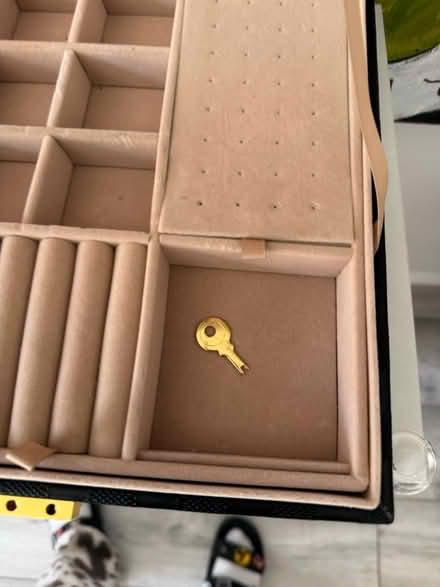 Photo of free Jewellery box 💎 as new almost (Highlands village N21) #3