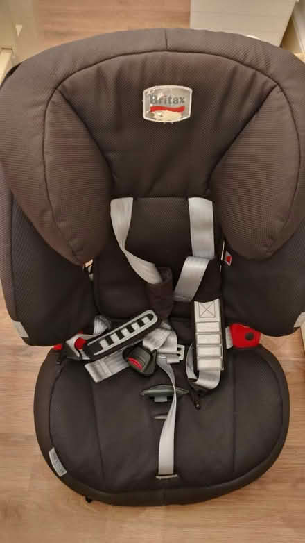 Photo of free Britax 1-2-3 9-36kg car seat (SM1) #1