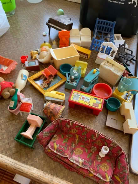 Photo of free Old Dolls House 1970’s plus furniture (Palmers Green N13) #3