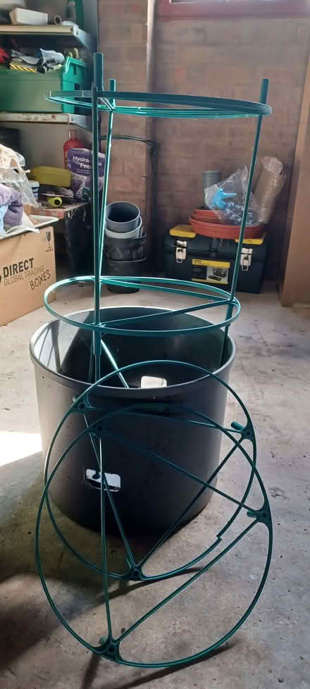 Photo of free Tomato growing tower (Longden SY5) #1