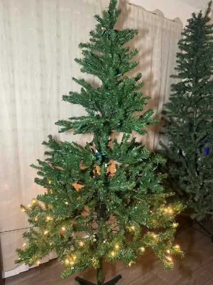 Photo of free Pre-lit Artificial Christmas Tree (Aurora) #1