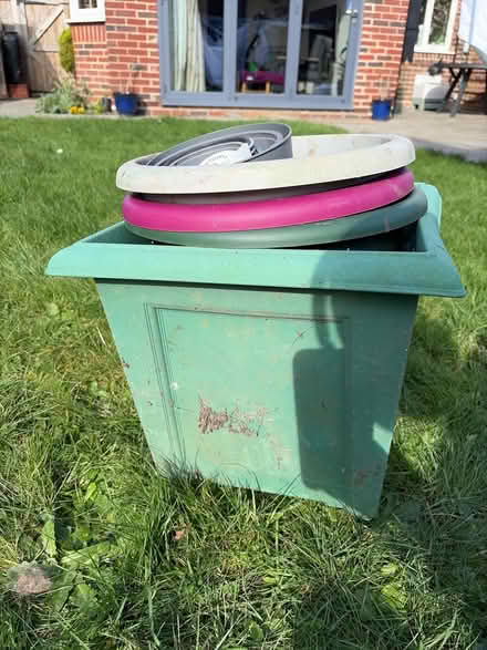 Photo of free Plant pots (ashford) #2