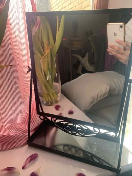 Photo of free Small mirror on stand (South Hackney E9) #1