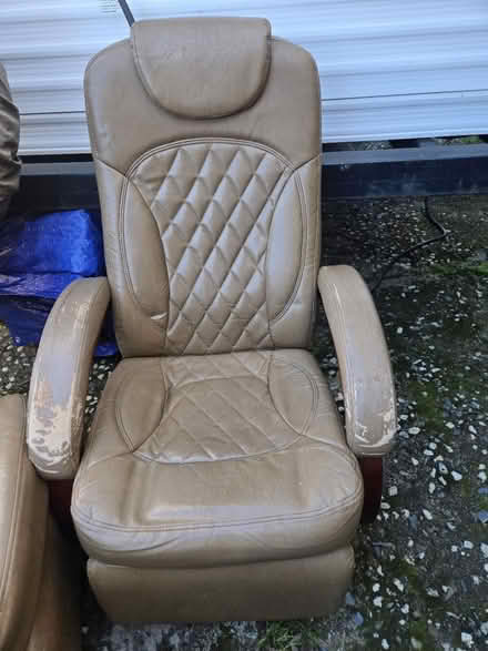 Photo of free Pair well-used swivel recliners (El Sobrante) #1