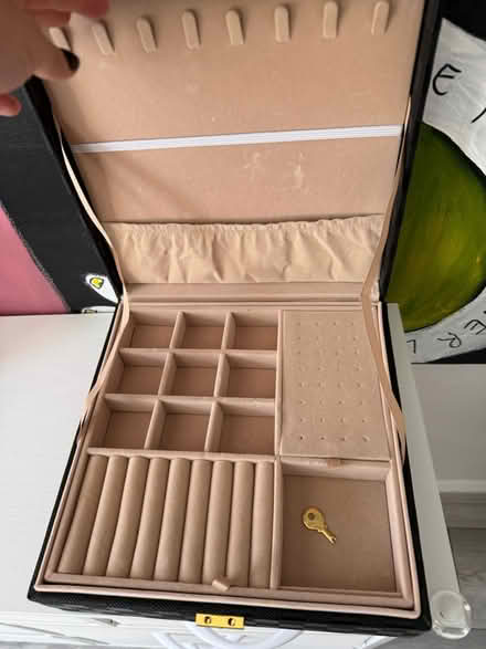 Photo of free Jewellery box 💎 as new almost (Highlands village N21) #2