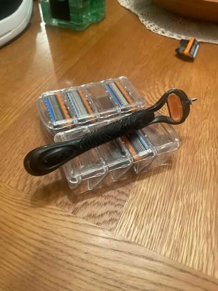 Photo of free Gillette razor with four new blades (IP9) #1