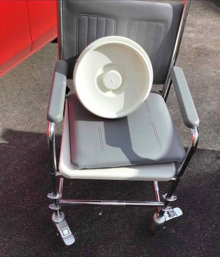 Photo of free Commode (Silverdale LA5) #1