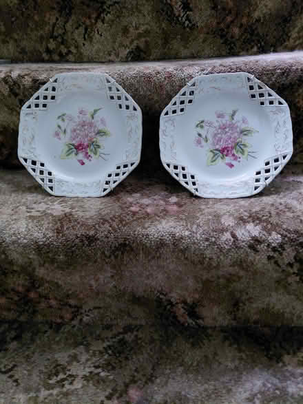 Photo of free Decorative plates (Stroud GL5) #1