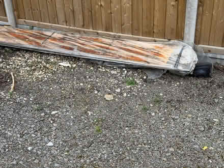 Photo of free Bench. Tiles. Planks of wood (Glen parva LE2) #3