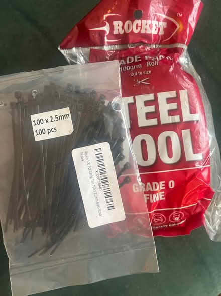 Photo of free Small cable ties and steel wool (G41, pollokshields) #1