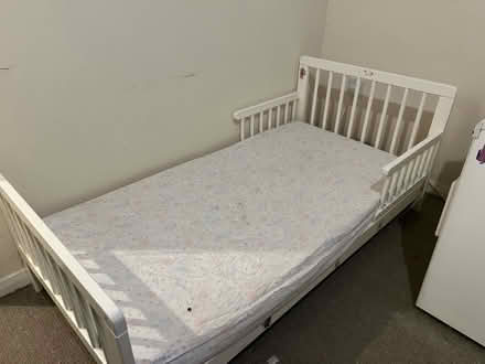 Photo of free Kids bed (Sn5 8qt) #1