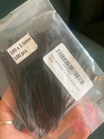 Photo of free Small cable ties and steel wool (G41, pollokshields) #2