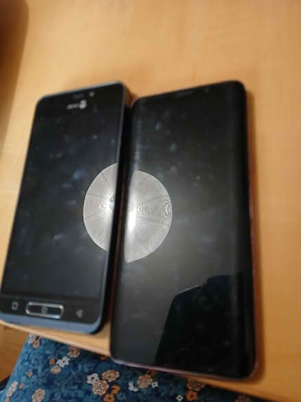 Photo of free 2 old phones (Woodside SE25) #2