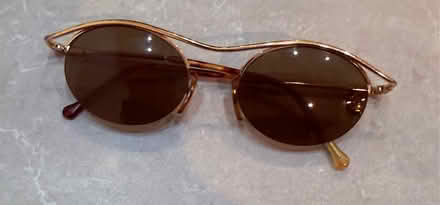 Photo of free 🕶️ Ladies sunglasses (Chipping Barnet EN5) #1