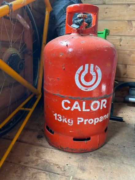 Photo of free 13 kg calor gas cylinder (Benslow SG4) #1