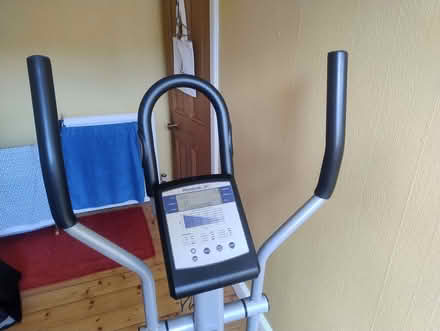 Photo of free Reebok cross trainer (Shandon EH11) #2