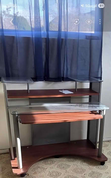 Photo of free Desk (menaul & Eubank) #1