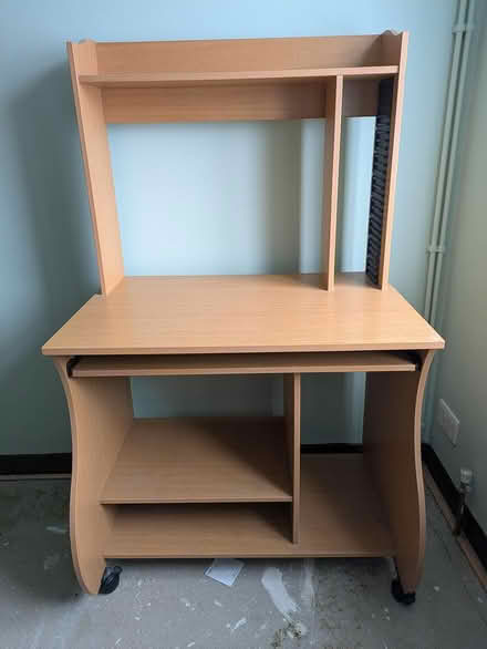 Photo of free PC desk / Workstation unit (Joydenswood DA5) #1