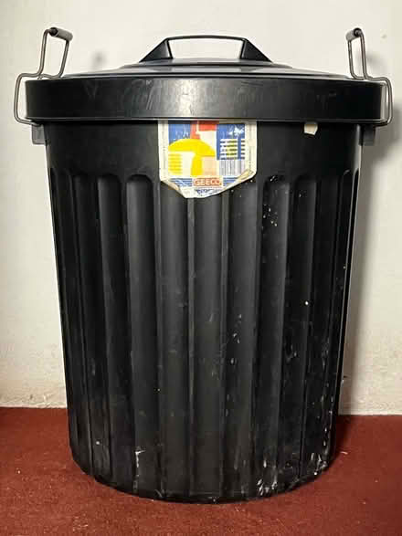 Photo of free Plastic dustbin (Wimbledon Village SW19) #1