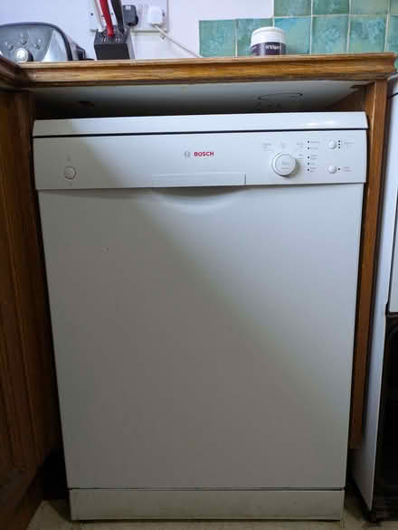 Photo of free Standalone Bosch dishwasher (Burnham SL1) #3