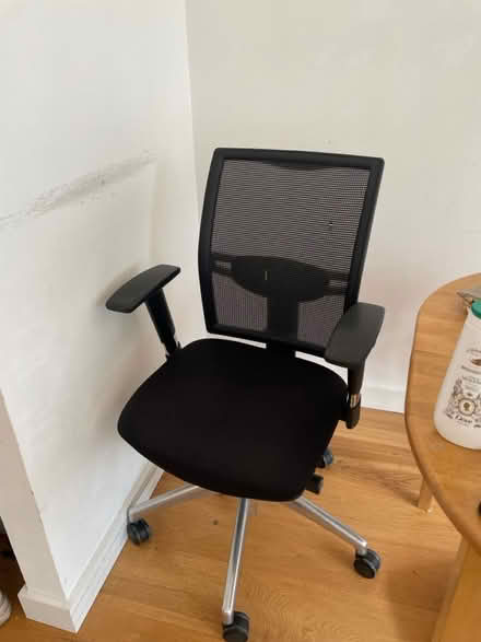 Photo of free Desk chair (Se1) #1