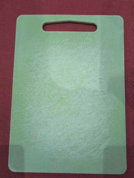 Photo of free Green plastic chopping board (Mitcham CR4) #1