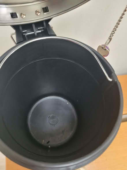 Photo of free waste bin (Bernards Heath AL1) #2