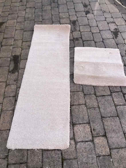 Photo of free 2 bits of carpet (Bowburn (DH6)) #1