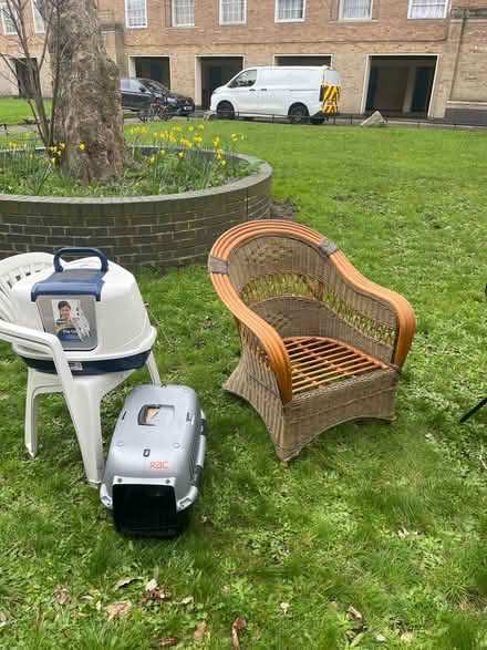 Photo of free Wicker chair, pet carriers (Hampstead NW3 2YA) #1
