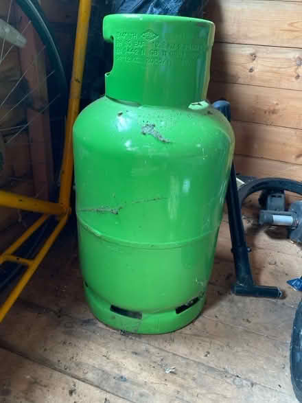 Photo of free 13 kg gas cylinder (Benslow SG4) #1