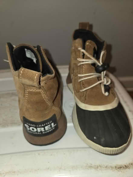 Photo of free Girls winter boots (Flemington) #1