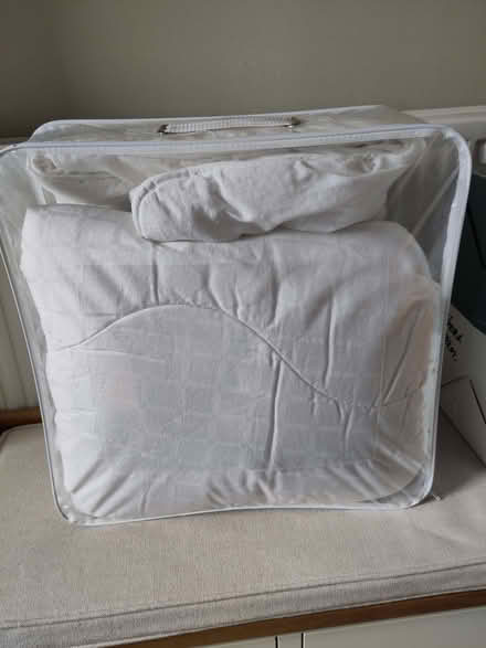 Photo of free Single duvet, polyester. (Berkhamsted HP4) #1