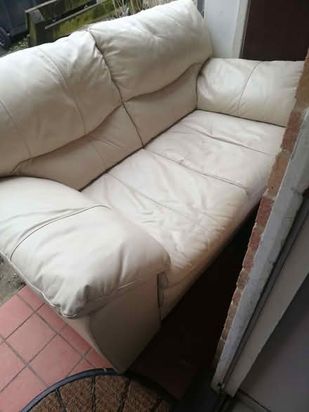 Photo of free Leather sofa (Waterlooville PO7) #2
