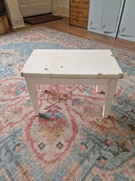 Photo of free Small stool (Tq149sg) #1