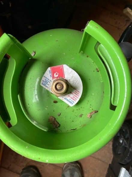 Photo of free 13 kg gas cylinder (Benslow SG4) #2