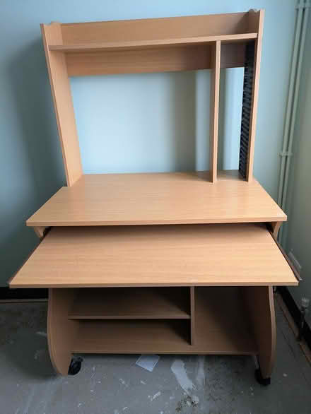Photo of free PC desk / Workstation unit (Joydenswood DA5) #2