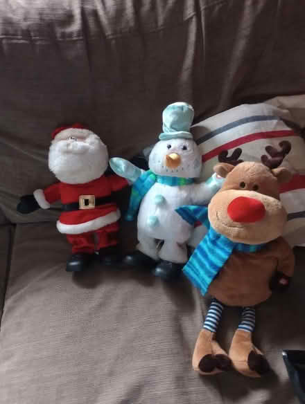 Photo of free Santa, snowman and reindeer (Moldgreen HD5) #1