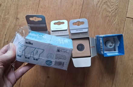 Photo of free Six halogen GU 60 light bulbs (Kenilworth CV8) #1