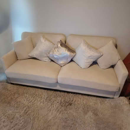 Photo of free Sofa, Lamps, Artwork, Rug, Mirrors (Wellswood TQ1) #1