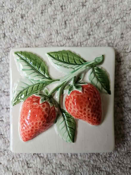 Photo of free Pair of ceramic tiles (Kenilworth CV8) #3