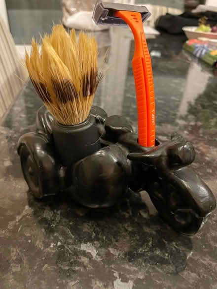 Photo of free Shaving Brush/Razor Holder (CT11) #1