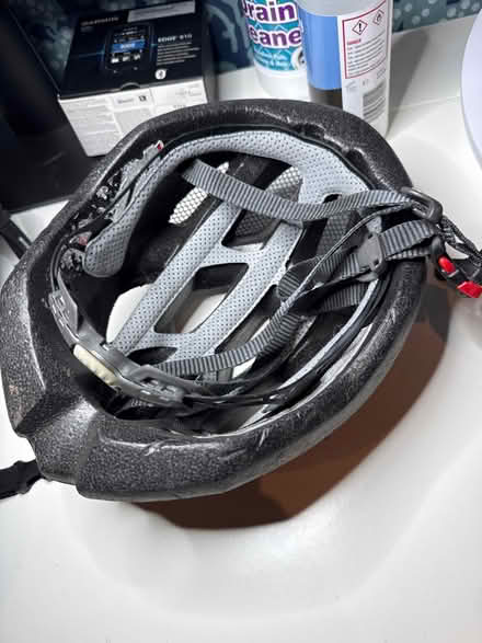 Photo of free Medium unisex Met helmet (W13) #2