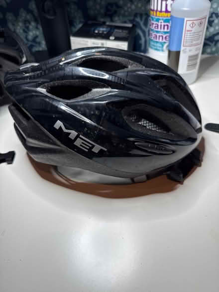 Photo of free Medium unisex Met helmet (W13) #1