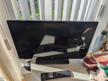 Photo of free Smart TVs one 24 and one 32 (Me14 5qp) #1
