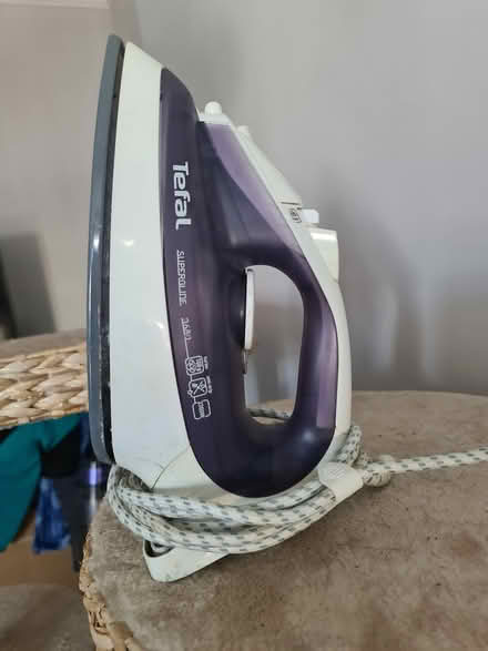 Photo of free Tefal Steam Iron + 19-page Manual (Southwick BN42) #2