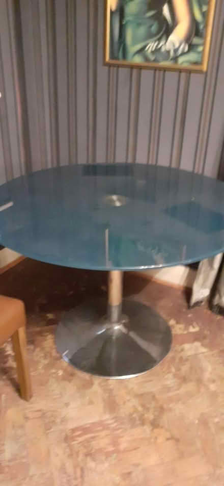 Photo of free Round glass table (N10 muswell hill) #1