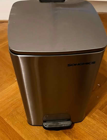 Photo of free Pedal bin (Holland Park W11) #3