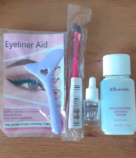 Photo of free Toiletry bag with new & used makeup (Enfield EN2) #4